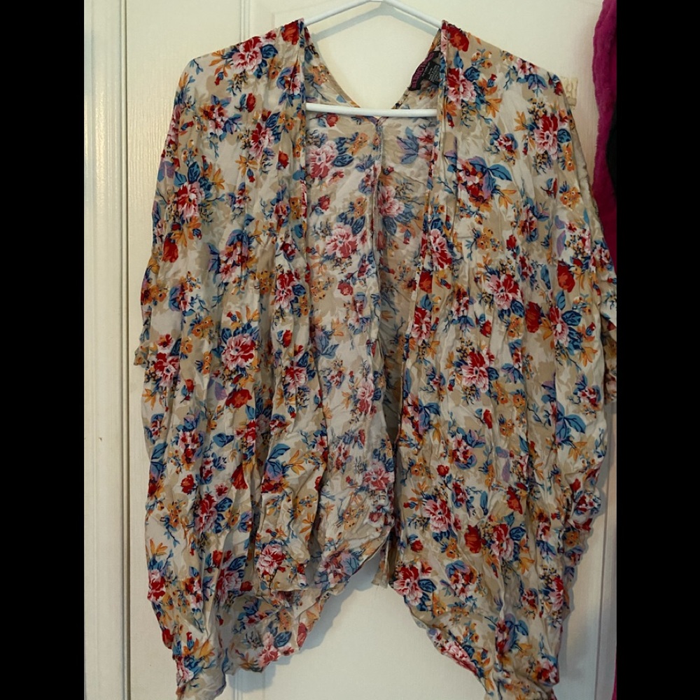 Women’s floral kimono - size M
